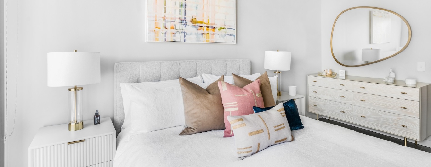 Bedroom with natural lighting and high ceilings at 903 Peachtree